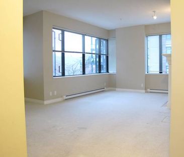 Spacious 2BR + Den in Private Building – Prime Oakridge Location - Photo 1