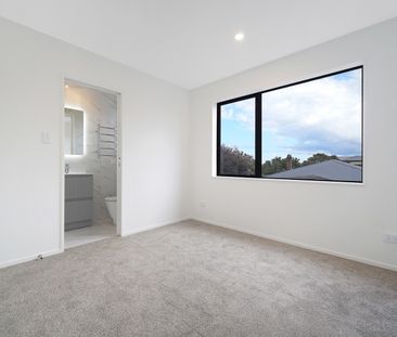 Brand-New 2-Bedrooms 2 bathrooms Townhouse in Onehunga - Photo 3