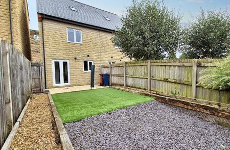 3 bedroom semi-detached house to rent - Photo 2