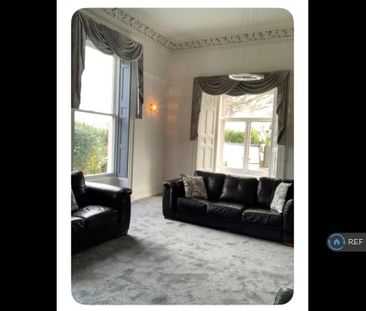3 bedroom flat to rent - Photo 3