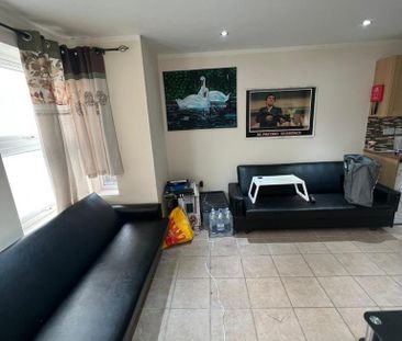 3 bedroom end of terrace house to rent - Photo 1