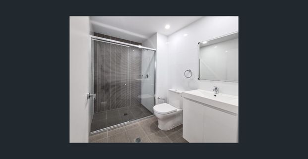 Modern 2-Bedroom, 2-Bathroom Apartment with Garden Views & Prime Convenience - Photo 1