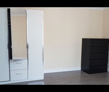 2 Bed Flat, London, SW4 - Photo 5