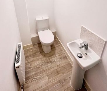 3 bedroom semi-detached house to rent - Photo 6