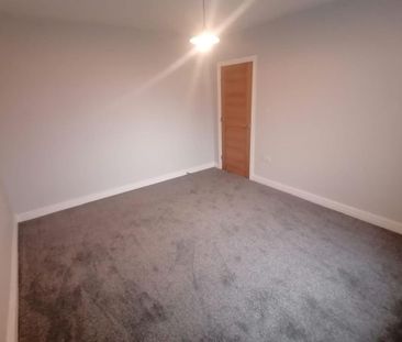 4 bedroom semi-detached house to rent - Photo 6