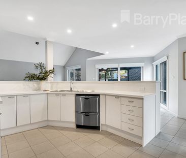 Quality And Style In A Premier Greenvale Location! - Photo 5