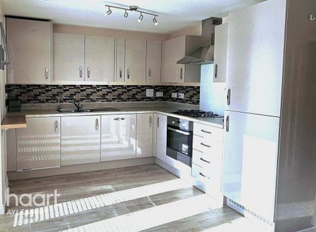 3 bedroom semi-detached house to rent - Photo 2