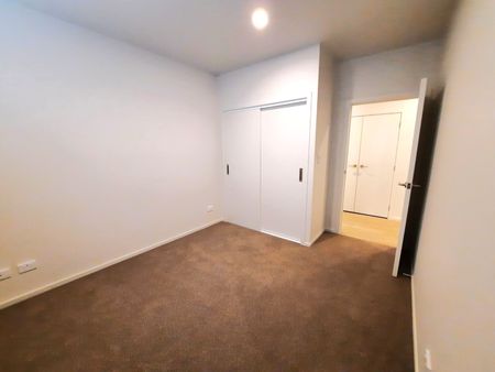 Immaculate and Convenient 2 bedroom Apartment - Photo 3