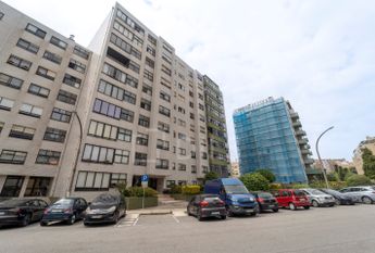 Apartamento T2 renovado para arrendar na Rua São João Bosco