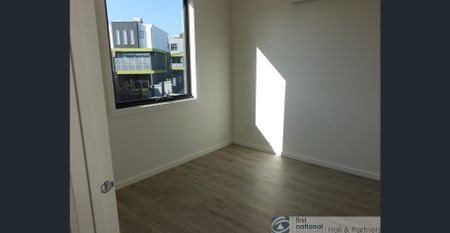 STYLISH THREE BEDROOM TOWNHOUSE - Photo 5