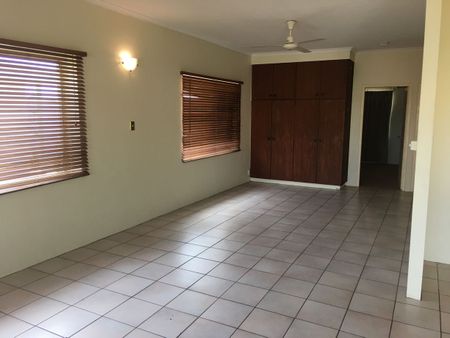 BRIGHT, BREEZY AND IDEALLY LOCATED! - Photo 4