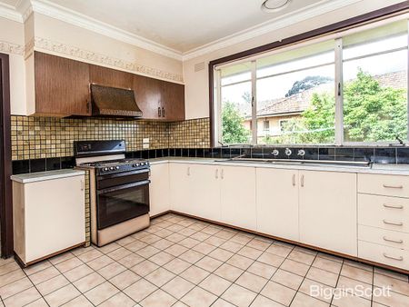 Charming Family Home - Photo 3