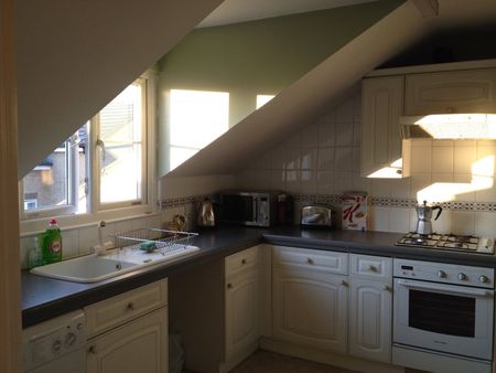 1 Bed Flat, Dover Close, NW2 - Photo 2