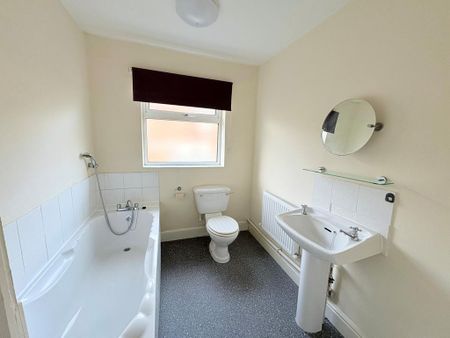 2 bedroom terraced house to rent - Photo 3