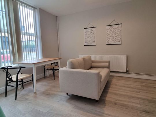 2 Bed Flat, Alderson Road, L15 - Photo 1