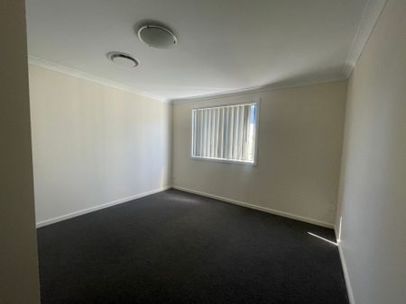 FOUR BEDROOM TOWNHOUSE - Photo 5