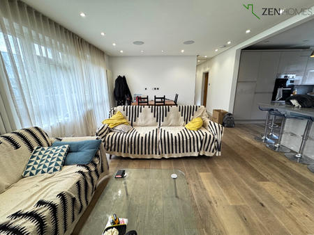 3 bedroom flat to rent - Photo 4