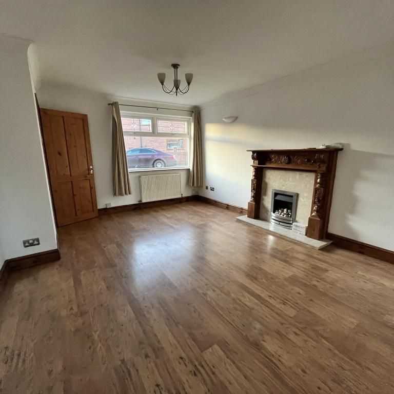 3 bedroom semi-detached house to rent - Photo 1