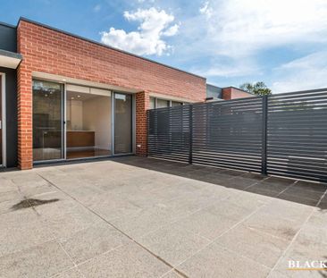 Sun-drenched one bedroom apartment - Photo 4