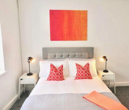 1 bedroom in a house share to rent - Photo 2