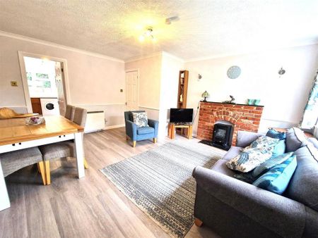 2 bedroom maisonette to rent - Photo 2