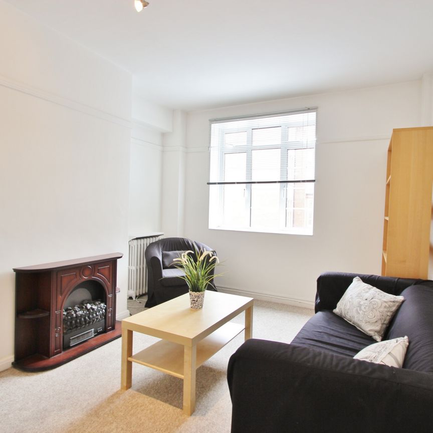 Latymer Court, Hammersmith Road, Hammersmith, London, W6 - Photo 1