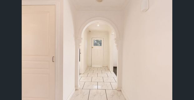 Stylish and Convenient Townhouse in Central Albury - Photo 1