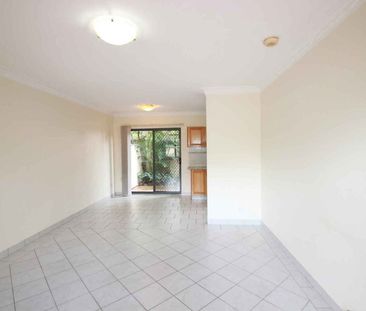 Courtyard comfort meets unbeatable convenience - Photo 2