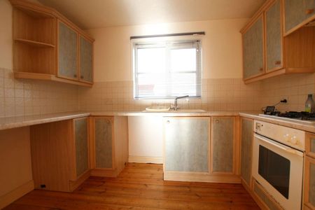 2 bedroom terraced house to rent - Photo 2