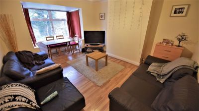 3 bedroom House in Buckingham Avenue, Leeds - Photo 1
