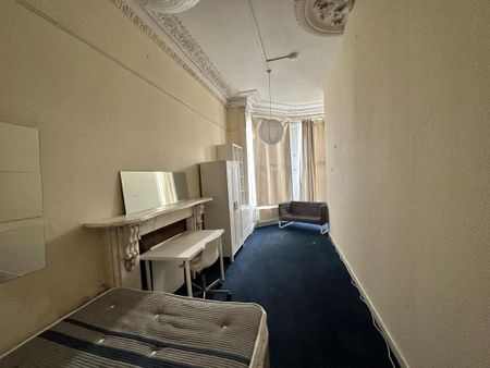 5 bedroom flat to rent - Photo 4