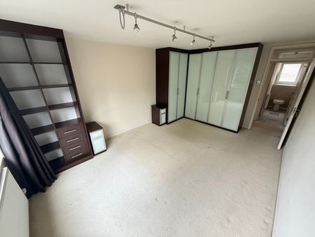 2 Bed Flat, Marcourt Lawns, W5 - Photo 4