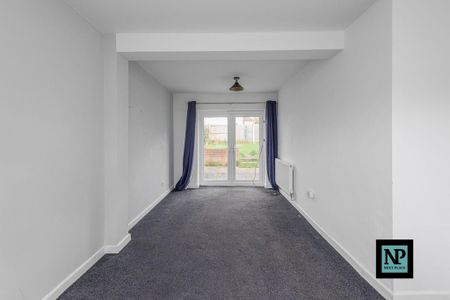 3 bedroom semi-detached house to rent - Photo 2