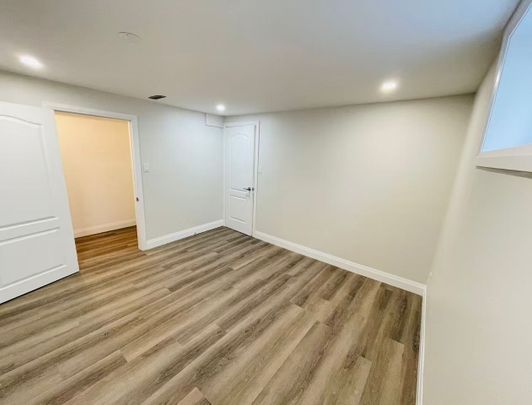 For Lease - 3260 Oakglade Crescent Unit# basement, Mississauga, Ontario - Photo 1