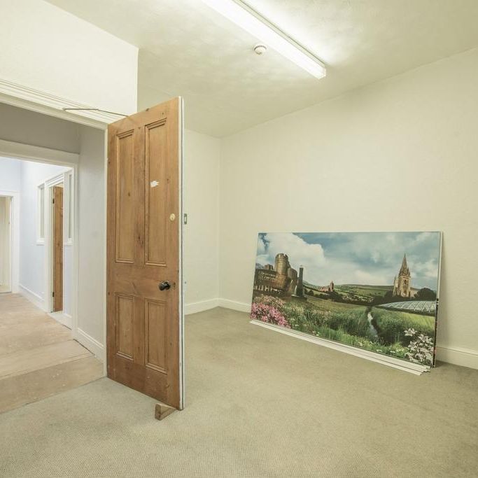 5 bedroom end of terrace house to rent - Photo 1