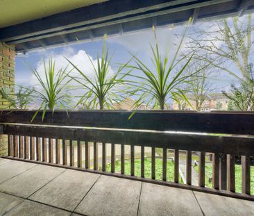 14, Henry Close **, Chichester - Photo 6