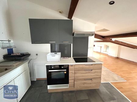 Location Appartement 2 pièces 38m² ST JUST MALMONT 43240 - Photo 2