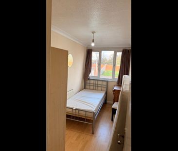 Room in a Shared House, Swindon Close, IG3 - Photo 5