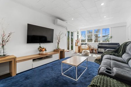 Renovated 3-Bedroom Home - Move-In Ready - Photo 2