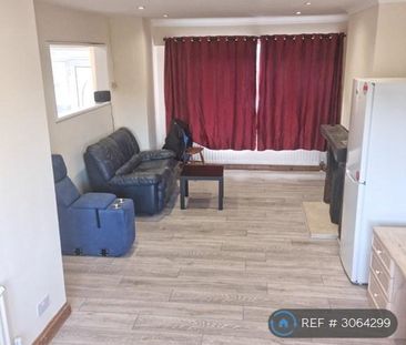 4 bedroom semi-detached house to rent - Photo 1
