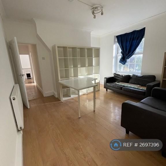 4 bedroom flat to rent - Photo 1