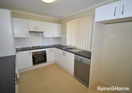 Your Ideal Family Haven on Rannoch Drive - Photo 2