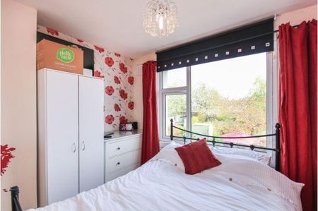 2 bedroom semi-detached house to rent - Photo 3