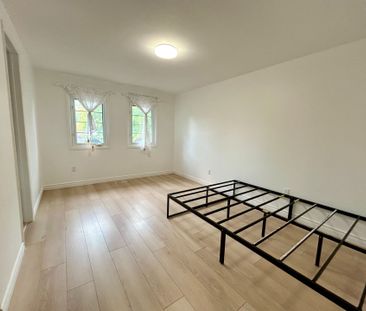 For Lease - 230 Enchanted Hills Crescent, Toronto, Ontario - Photo 5