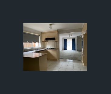 LOCATION !!! LOCATION !!! - Photo 3