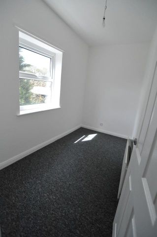 2 bedroom end of terrace house to rent - Photo 4