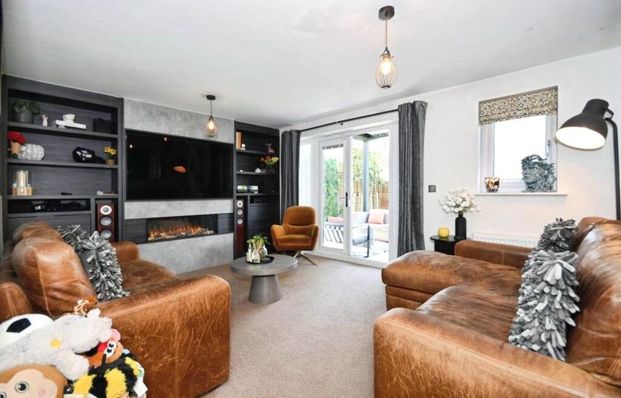 4 bedroom detached house to rent - Photo 1