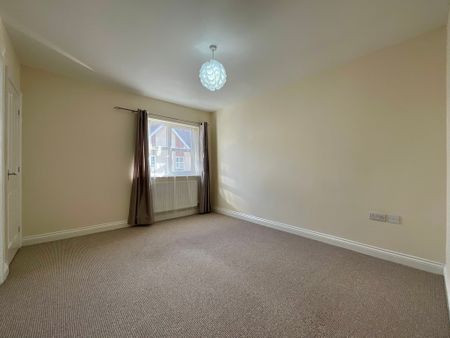 2 bedroom Semi-Detached House to let - Photo 5