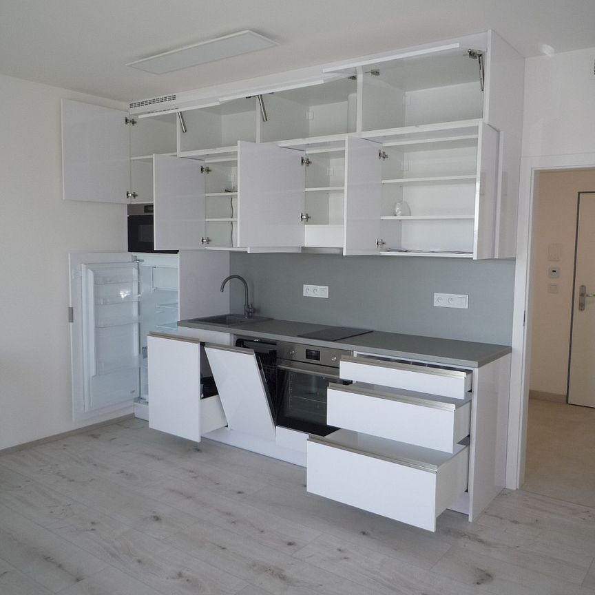 Pronájem bytu 1+kk 34 m² - Fotografie 1