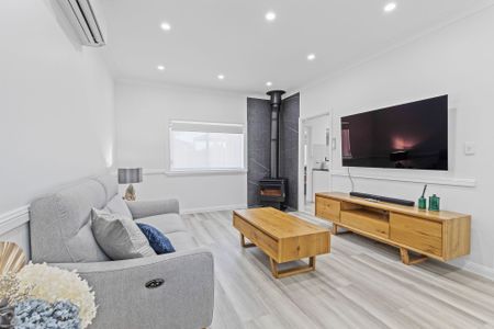 CONVENIENT LIVING IN PENRITH! - Photo 2